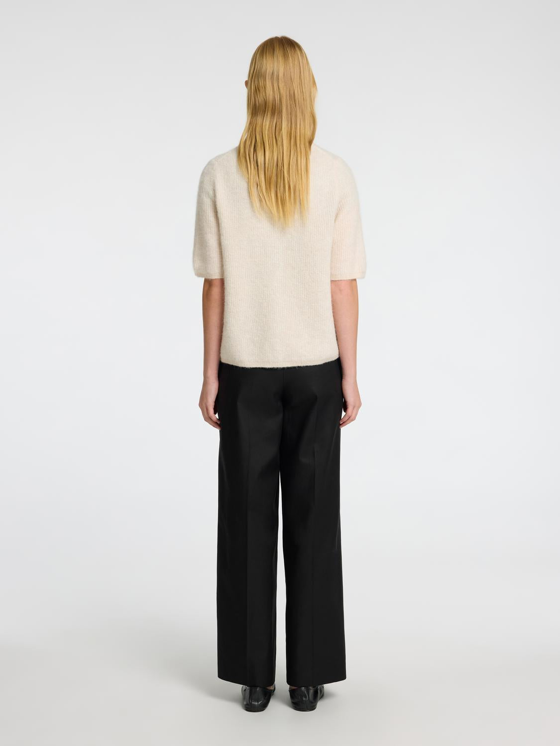 model_shot-back